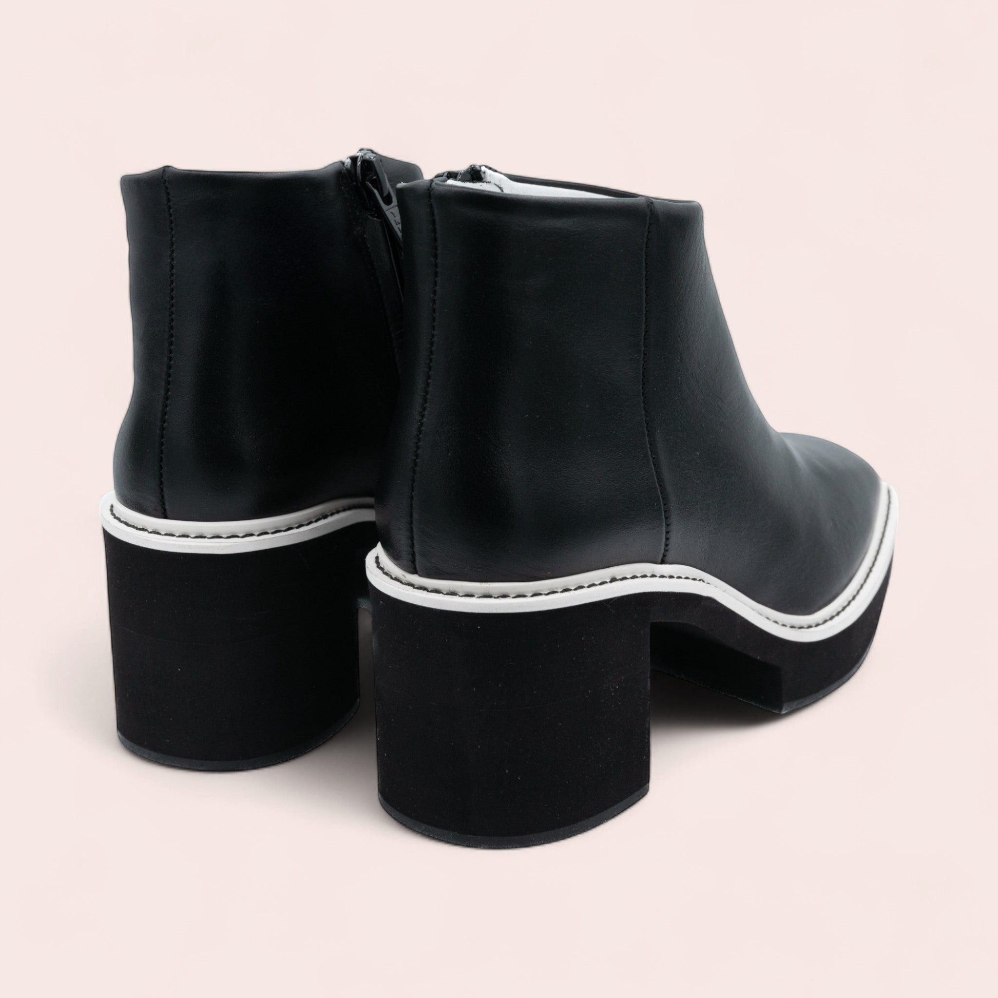 Bottines Epson en cuir lisse noir avec semelle compensée ultra légère, trépointe contrastée et surpiqûres blanches