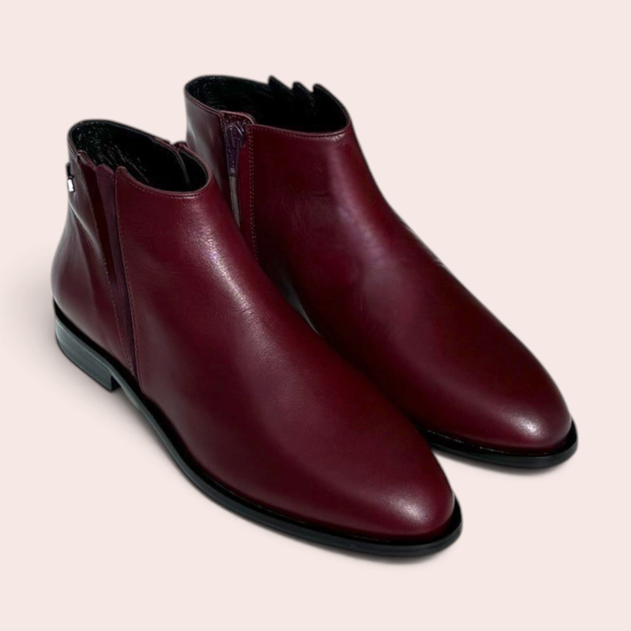Bottines plates pour femme en cuir bordeaux lisse avec fermeture éclair latérale et talon bas confortable